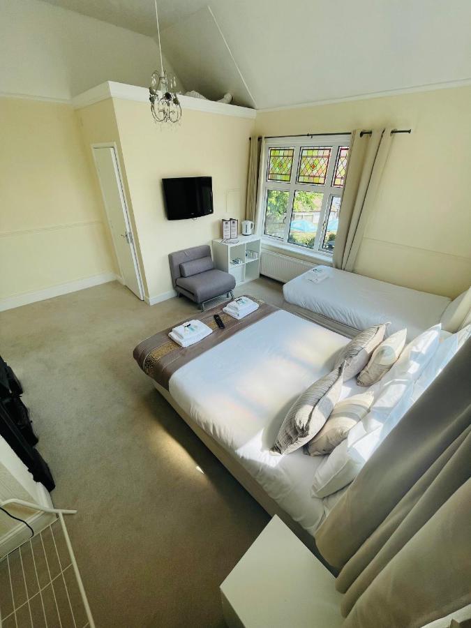Bed and Breakfast The Six Bells Рочестер Экстерьер фото