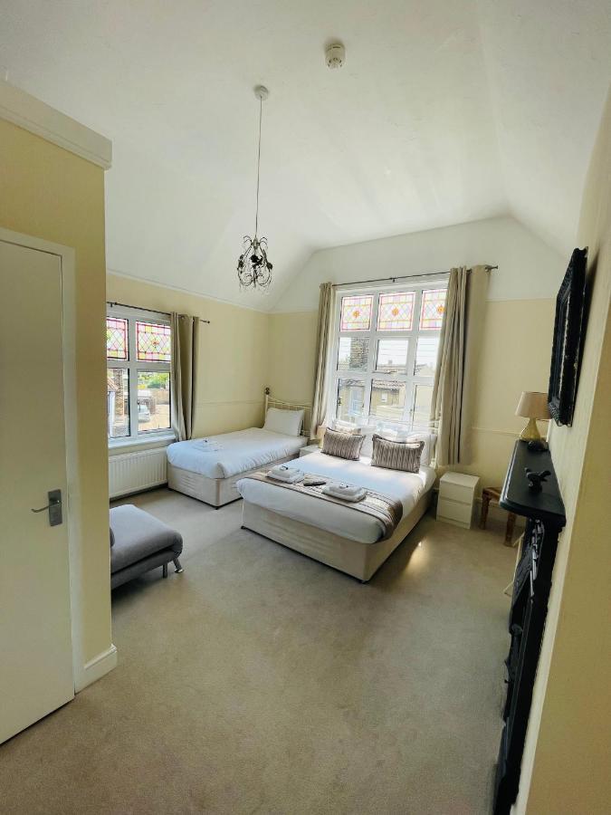 Bed and Breakfast The Six Bells Рочестер Экстерьер фото