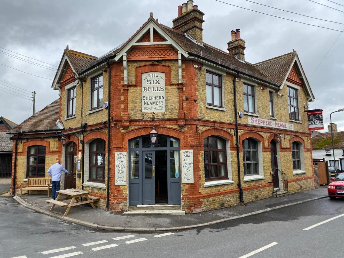 Bed and Breakfast The Six Bells Рочестер Экстерьер фото